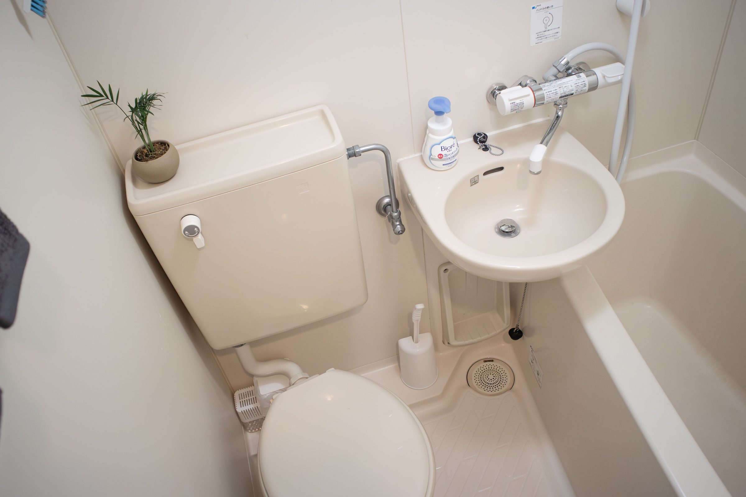 Bathroom with toilet, sink, and bathtub.