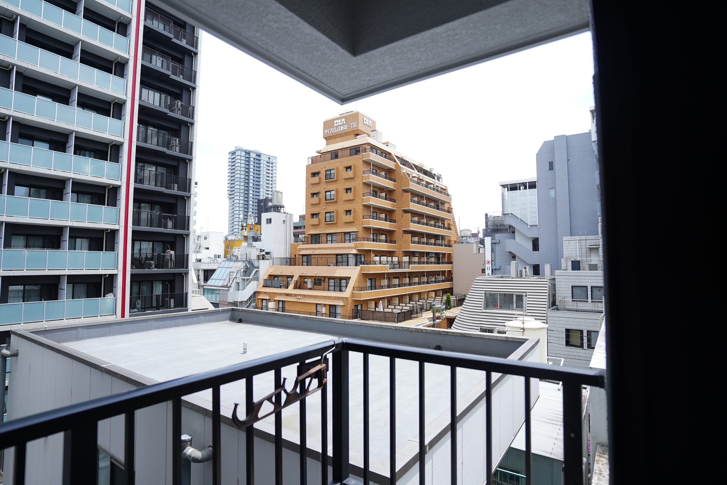 バルコニーから見える街並みの景色